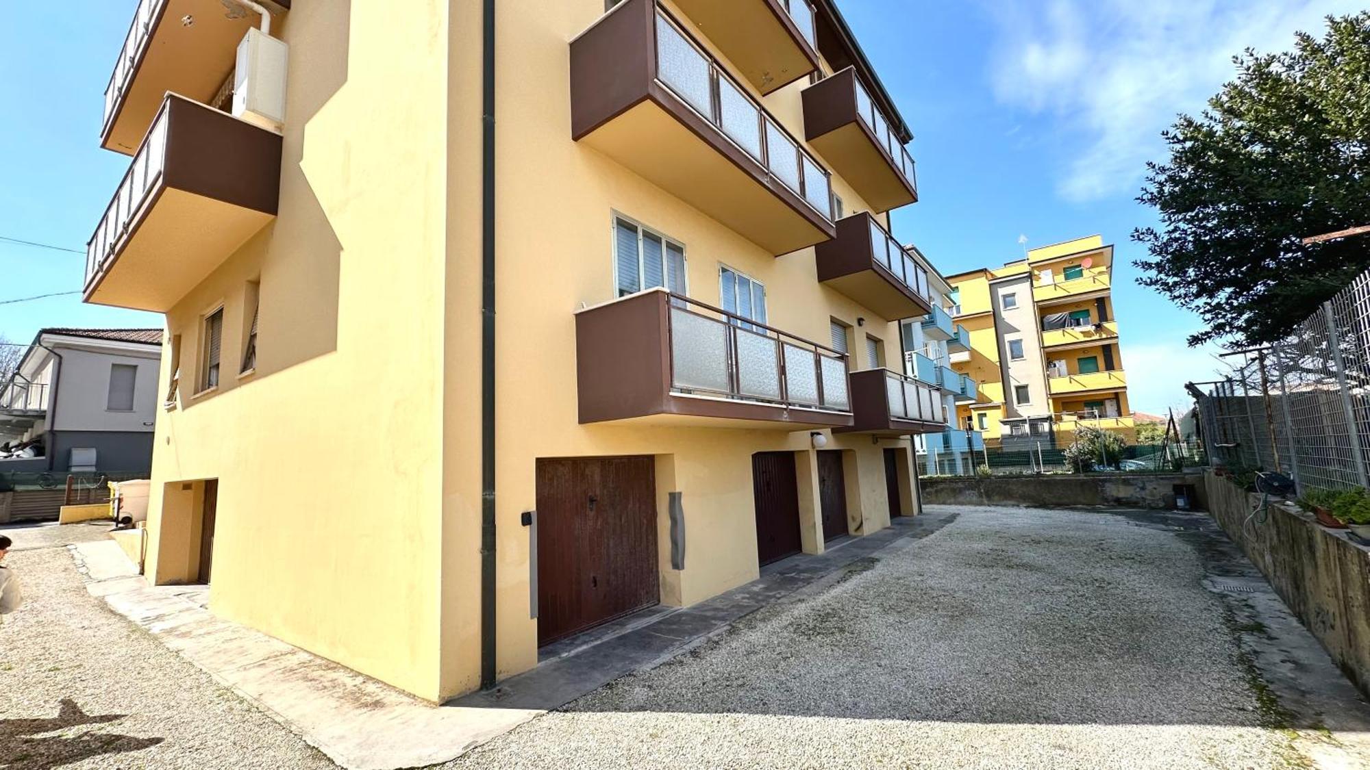 Se041 - Senigallia, Quadrilocale Accessoriato A 150Mt Dal Mare Exterior photo